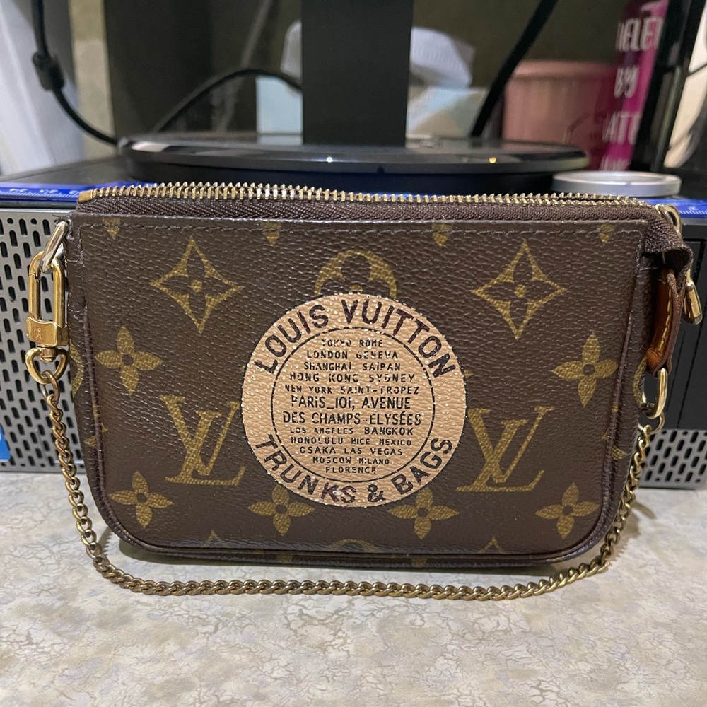 Limited edition mini pochette Louis Vuitton